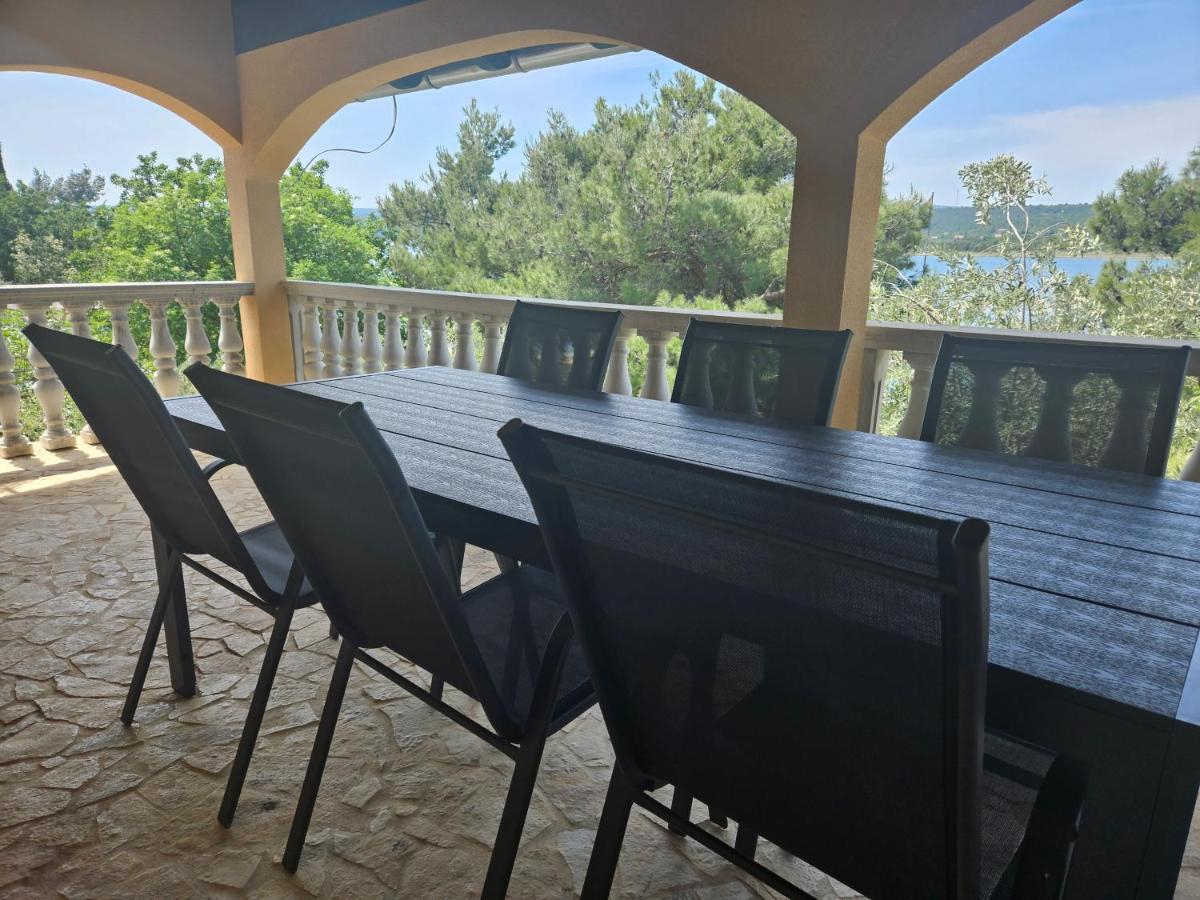 Villa Punta Blava - Beach Front, Ideal For Family Vacation With Kids, Large Terraces With Sea View, Internet, Netflix, No Pets Allowed Obrovac Dış mekan fotoğraf