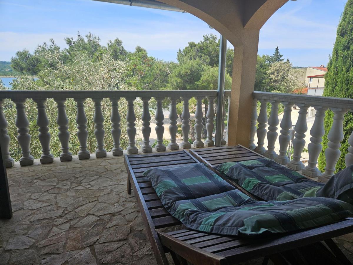 Villa Punta Blava - Beach Front, Ideal For Family Vacation With Kids, Large Terraces With Sea View, Internet, Netflix, No Pets Allowed Obrovac Dış mekan fotoğraf