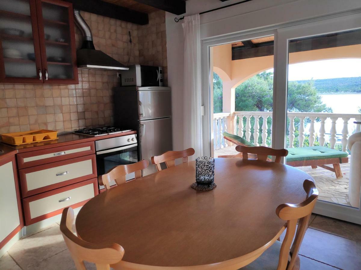 Villa Punta Blava - Beach Front, Ideal For Family Vacation With Kids, Large Terraces With Sea View, Internet, Netflix, No Pets Allowed Obrovac Dış mekan fotoğraf