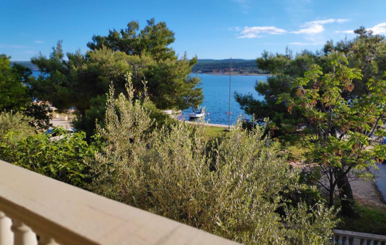 Villa Punta Blava - Beach Front, Ideal For Family Vacation With Kids, Large Terraces With Sea View, Internet, Netflix, No Pets Allowed Obrovac Dış mekan fotoğraf