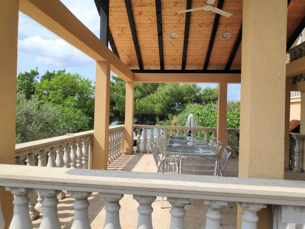 Villa Punta Blava - Beach Front, Ideal For Family Vacation With Kids, Large Terraces With Sea View, Internet, Netflix, No Pets Allowed Obrovac Dış mekan fotoğraf