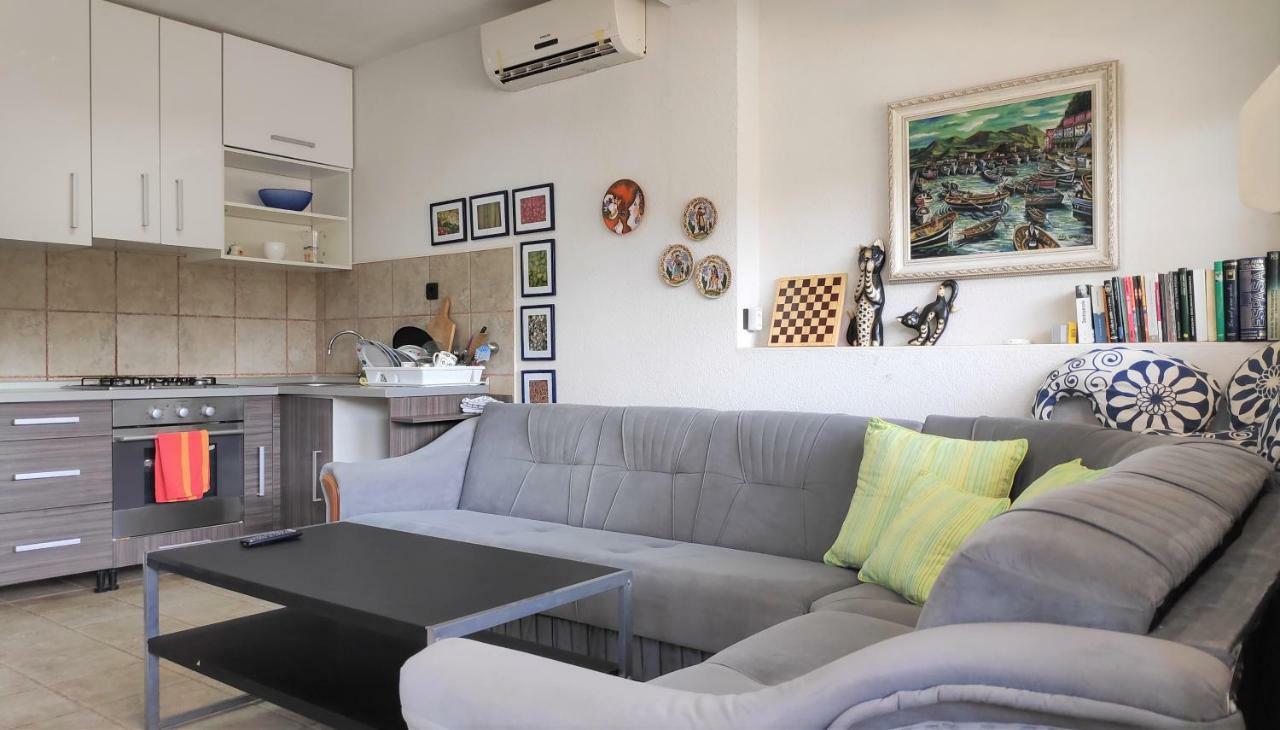 Villa Punta Blava - Beach Front, Ideal For Family Vacation With Kids, Large Terraces With Sea View, Internet, Netflix, No Pets Allowed Obrovac Dış mekan fotoğraf