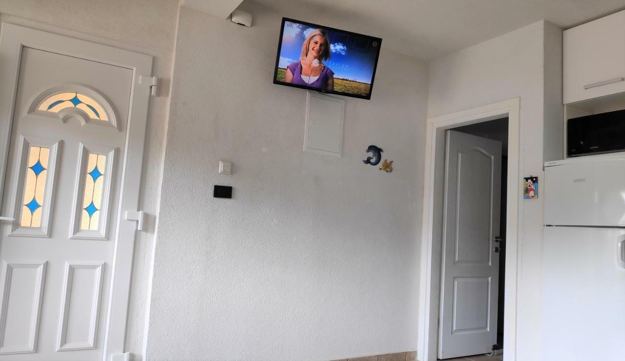 Villa Punta Blava - Beach Front, Ideal For Family Vacation With Kids, Large Terraces With Sea View, Internet, Netflix, No Pets Allowed Obrovac Dış mekan fotoğraf