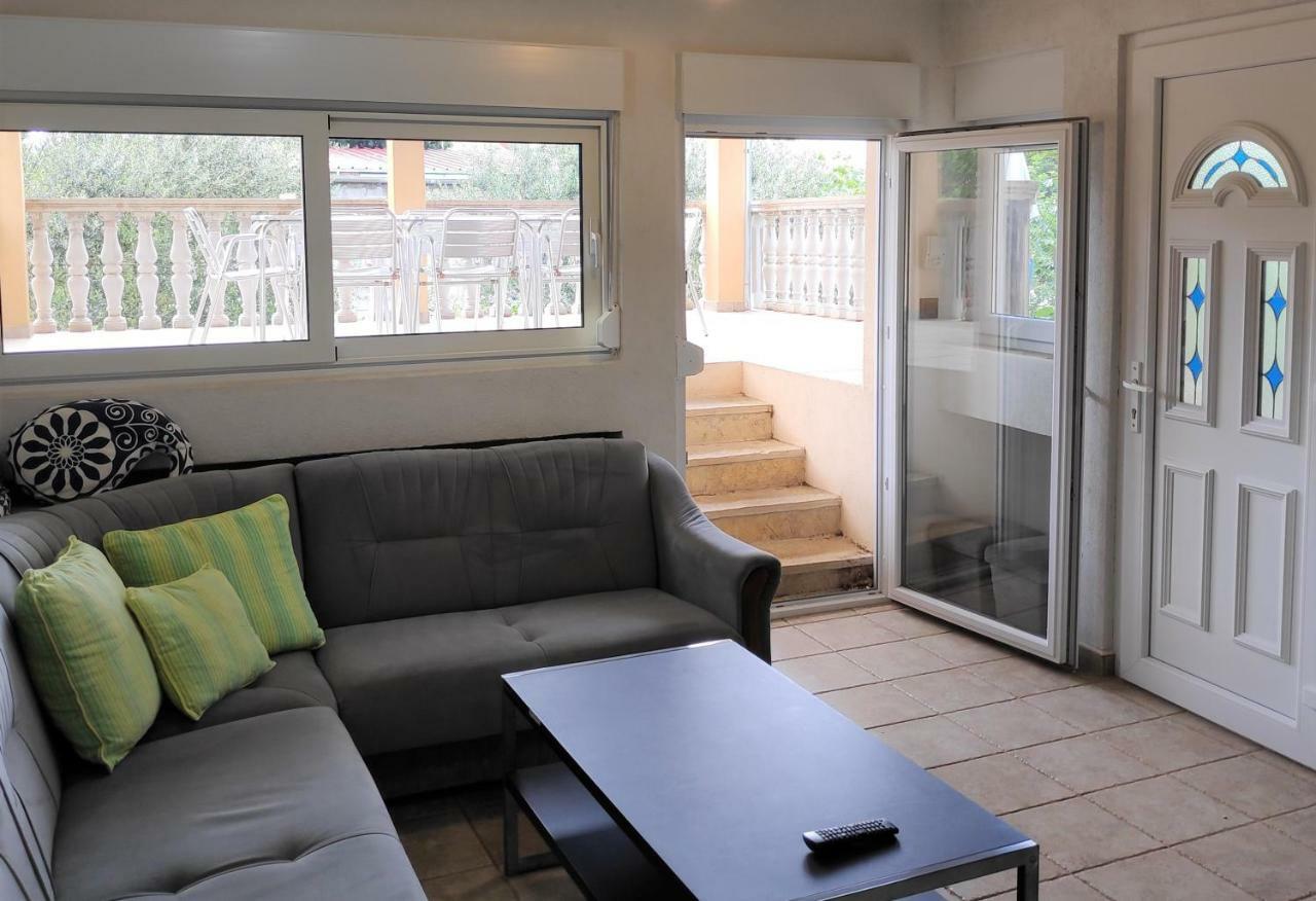 Villa Punta Blava - Beach Front, Ideal For Family Vacation With Kids, Large Terraces With Sea View, Internet, Netflix, No Pets Allowed Obrovac Dış mekan fotoğraf