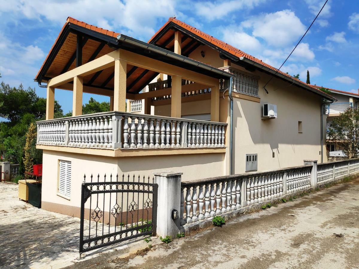 Villa Punta Blava - Beach Front, Ideal For Family Vacation With Kids, Large Terraces With Sea View, Internet, Netflix, No Pets Allowed Obrovac Dış mekan fotoğraf