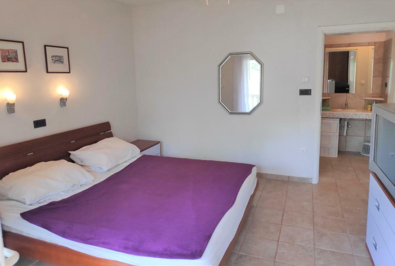 Villa Punta Blava - Beach Front, Ideal For Family Vacation With Kids, Large Terraces With Sea View, Internet, Netflix, No Pets Allowed Obrovac Dış mekan fotoğraf
