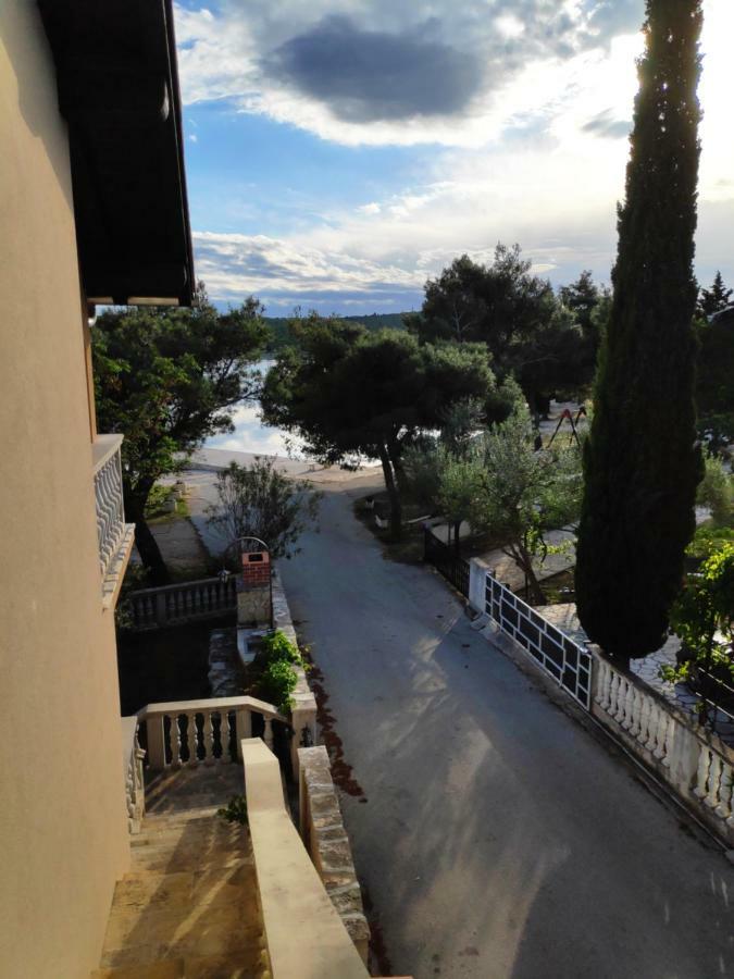 Villa Punta Blava - Beach Front, Ideal For Family Vacation With Kids, Large Terraces With Sea View, Internet, Netflix, No Pets Allowed Obrovac Dış mekan fotoğraf