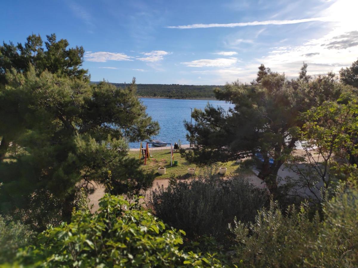 Villa Punta Blava - Beach Front, Ideal For Family Vacation With Kids, Large Terraces With Sea View, Internet, Netflix, No Pets Allowed Obrovac Dış mekan fotoğraf