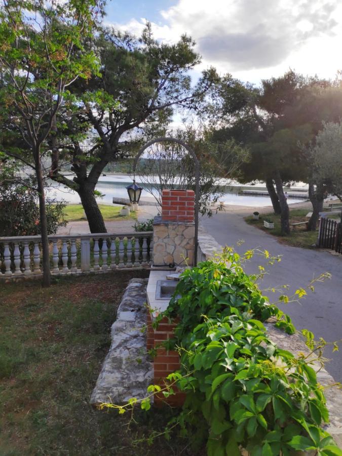 Villa Punta Blava - Beach Front, Ideal For Family Vacation With Kids, Large Terraces With Sea View, Internet, Netflix, No Pets Allowed Obrovac Dış mekan fotoğraf
