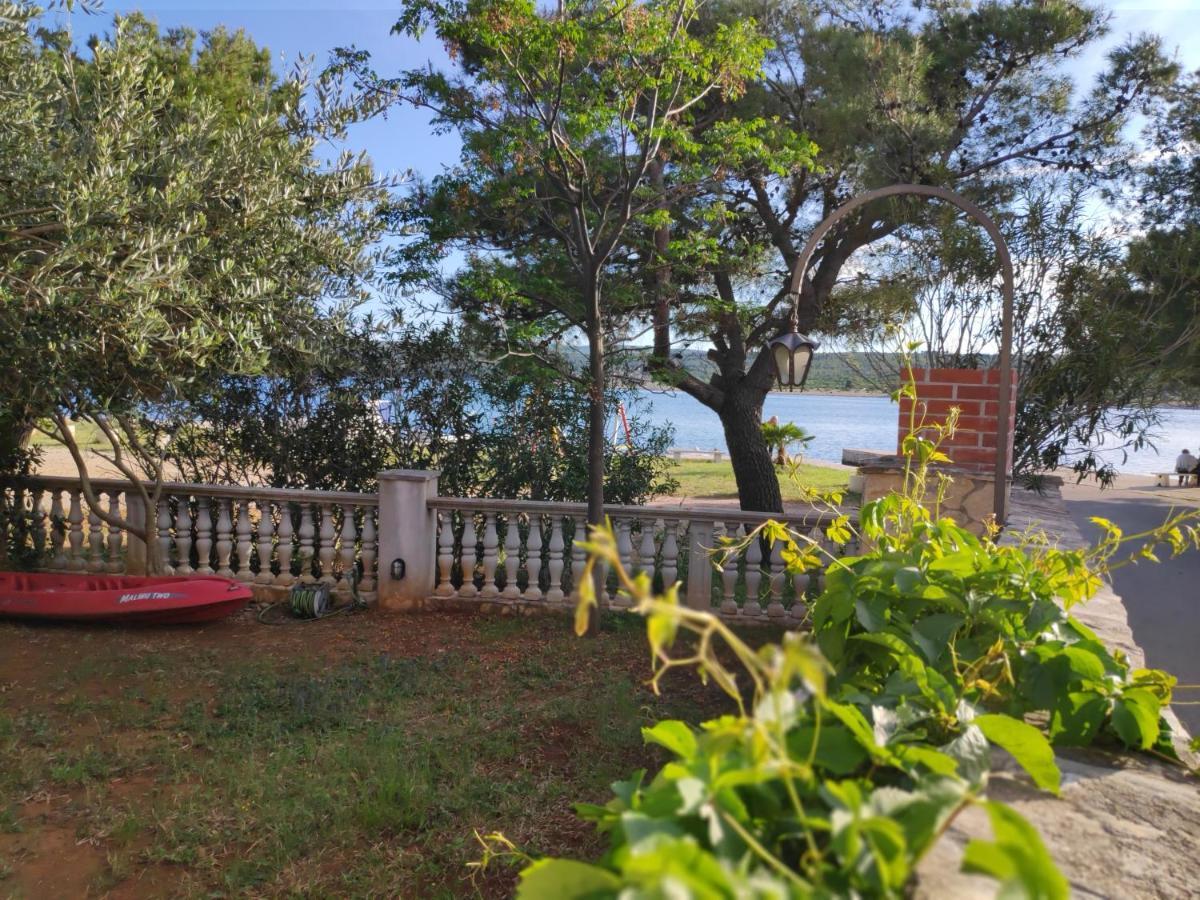 Villa Punta Blava - Beach Front, Ideal For Family Vacation With Kids, Large Terraces With Sea View, Internet, Netflix, No Pets Allowed Obrovac Dış mekan fotoğraf